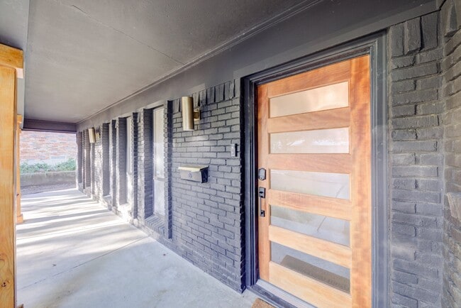 Building Photo - 9667 Timberleaf Dr