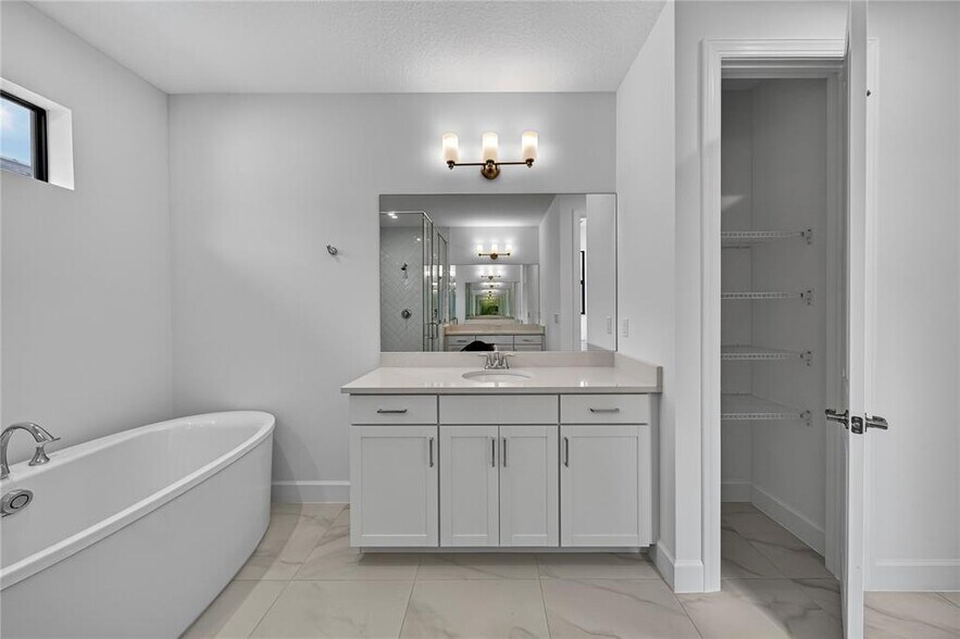 Building Photo - 2722 NW 87th Ter