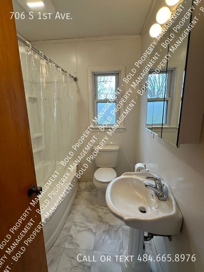 Building Photo - 706 S 1st Ave