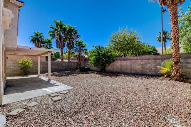 Building Photo - 1441 Iron Springs Dr