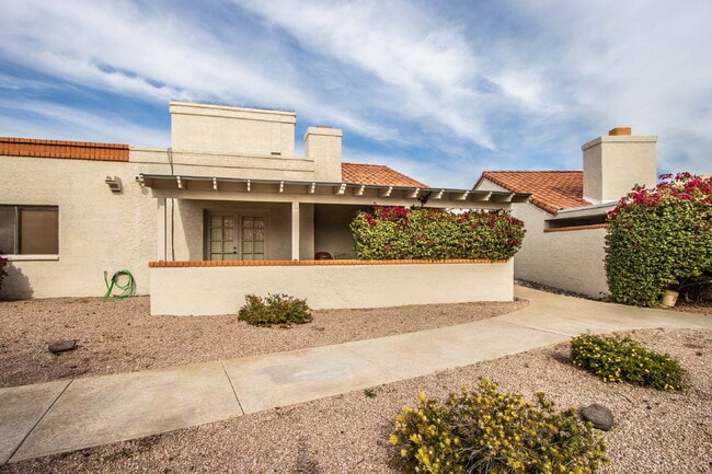 Building Photo - Available! Beautiful fully furnished/equipped 3BR patio home.