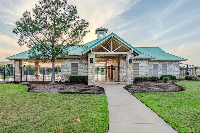Building Photo - 2727 Roaring Oaks Ln