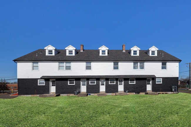 Building Photo - 28 Aircraft Rd