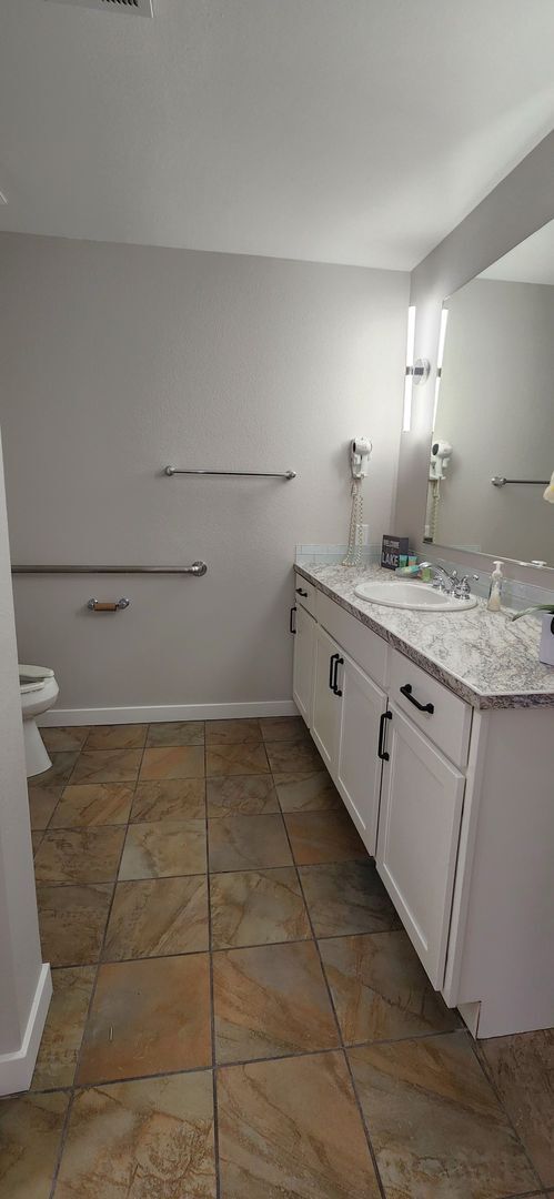 Building Photo - YEAR ROUND 2 Bedroom/2 Bathroom with Amenities Included