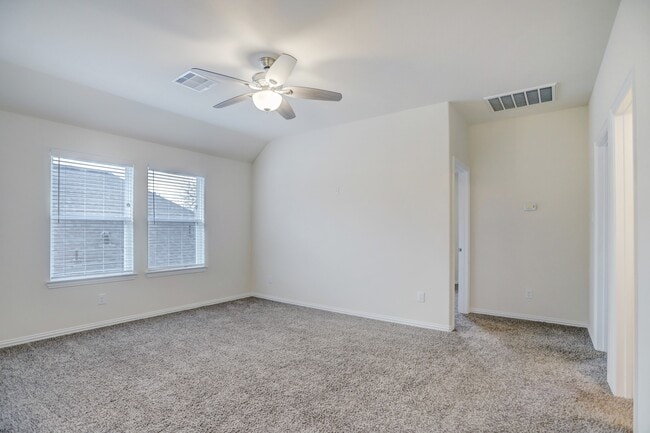 Building Photo - 52 Hallmark Dr