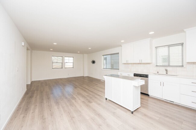 Building Photo - 3 Bedroom home in Yelm with Garage