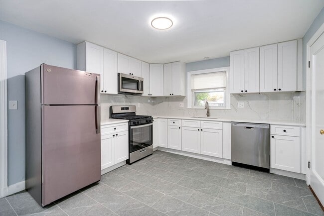 Building Photo - 7 Langley Cir