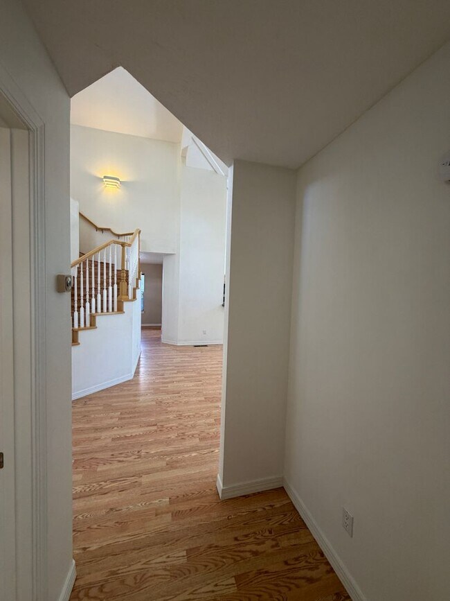 Building Photo - 6517 Glen Oak NE