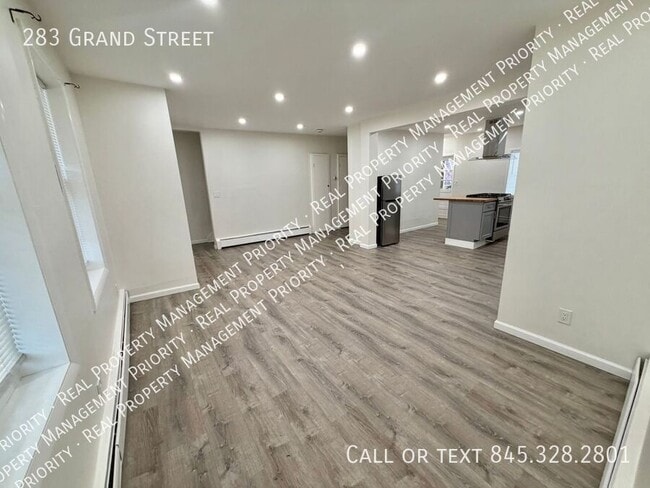 Building Photo - 283 Grand St