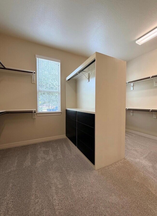 Building Photo - 5423 Lachlan Springs Ln