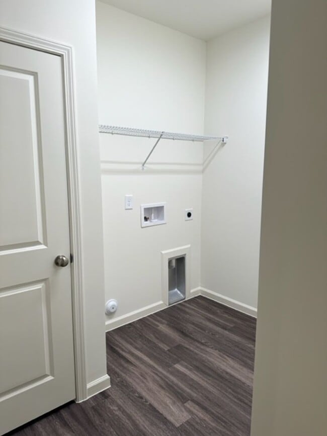 Building Photo - Townhouse / Whitsett