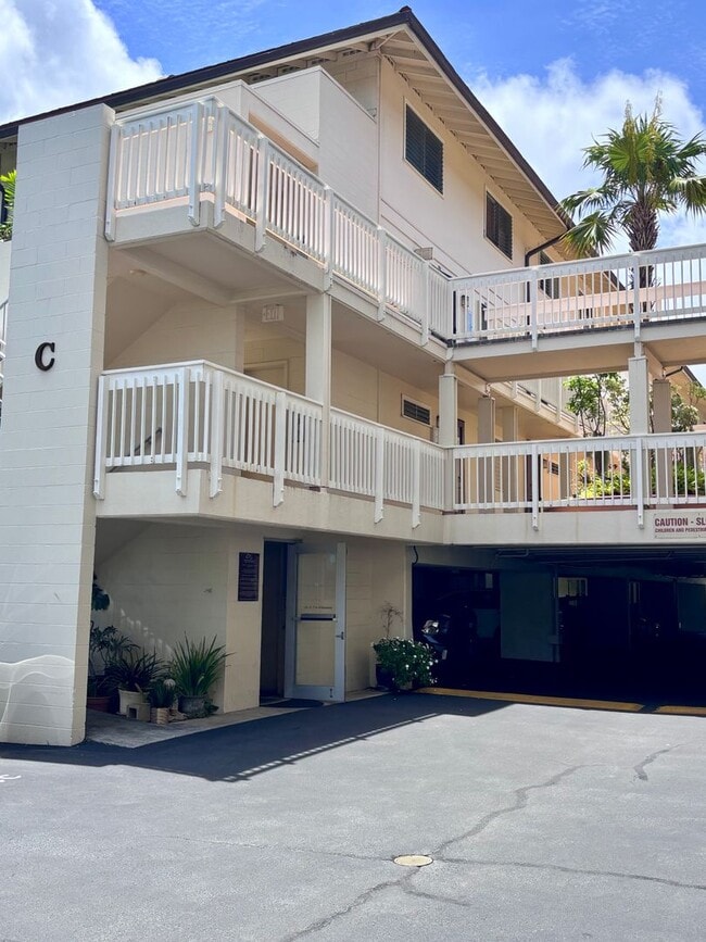 Building Photo - 350 Aoloa St