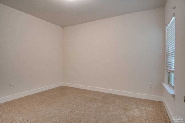 Building Photo - 713 Brambling Ct