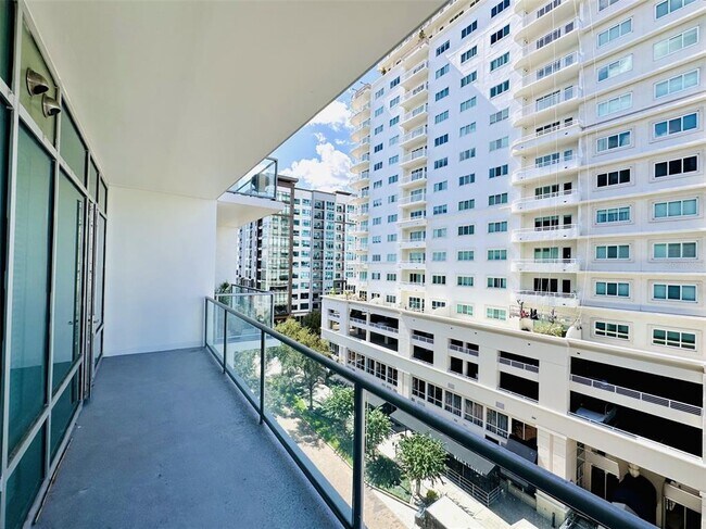 Building Photo - 101 S Eola Dr