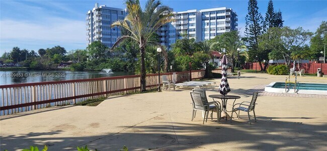 Building Photo - 1300 NE Miami Gardens Dr