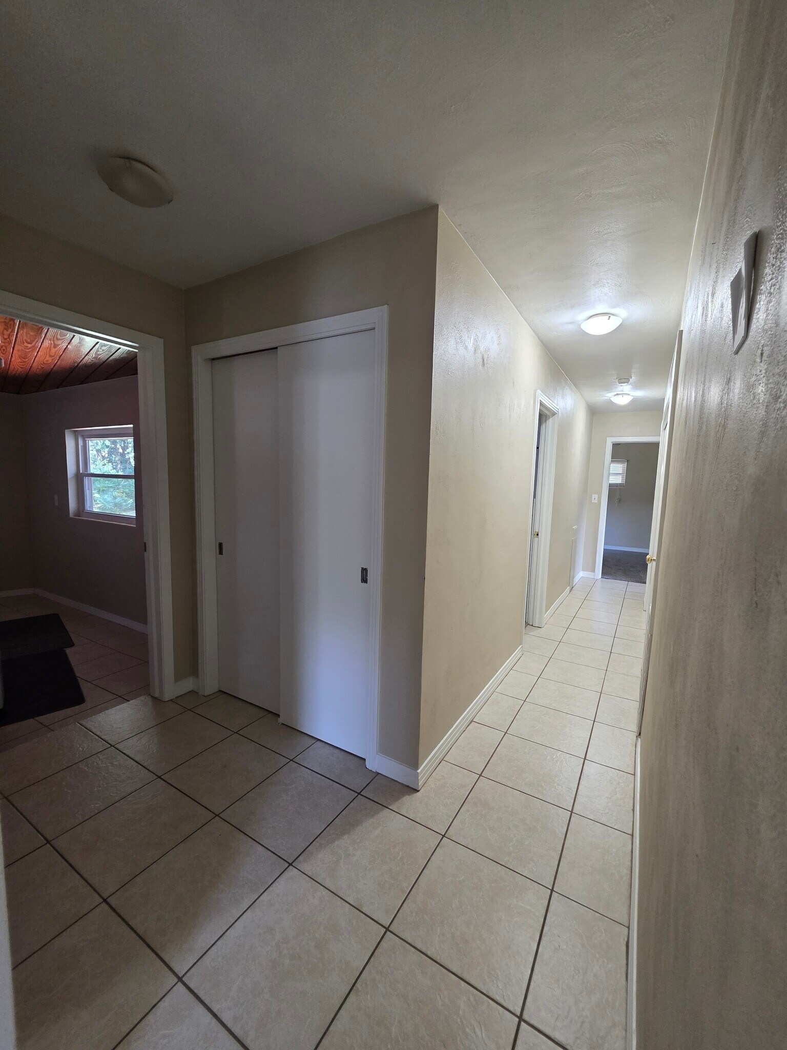 Building Photo - 1641 Meadowbrook Ave
