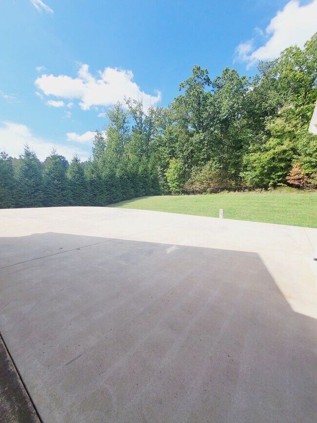 Building Photo - Beautiful Brick Ranch in Campbell County