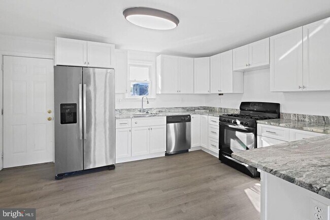 Building Photo - 423 Ingleside Ave