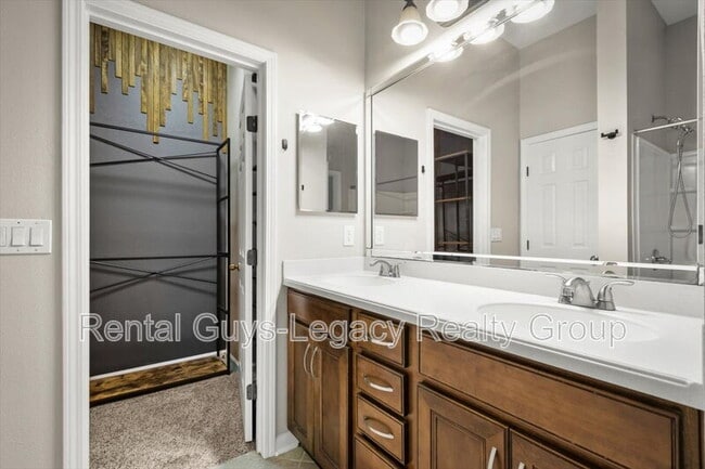 Building Photo - 13354 Solar Dr