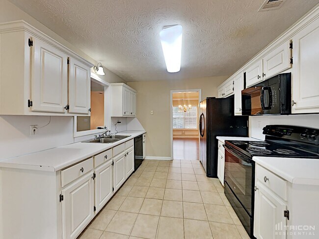 Building Photo - 3180 Willow Park Dr NE