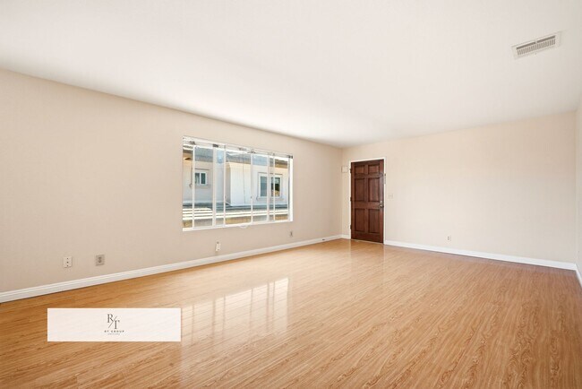 Building Photo - 5934 1/2 Alessandro Ave