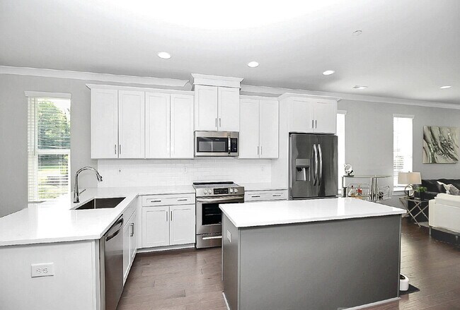 Building Photo - End Unit in SOUTH END
