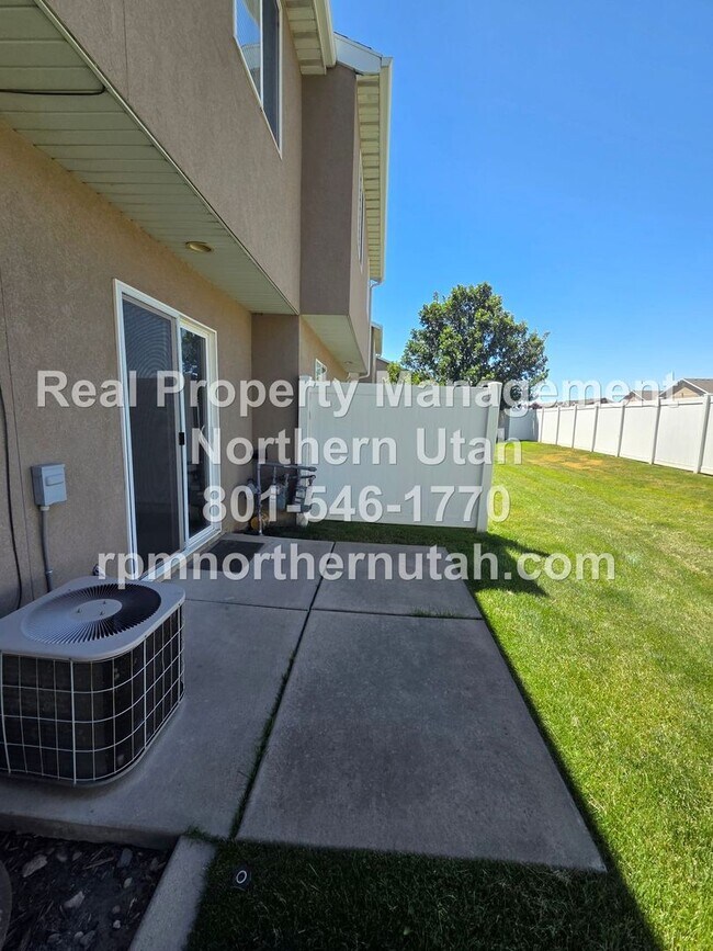 Building Photo - 152 W 2525 N
