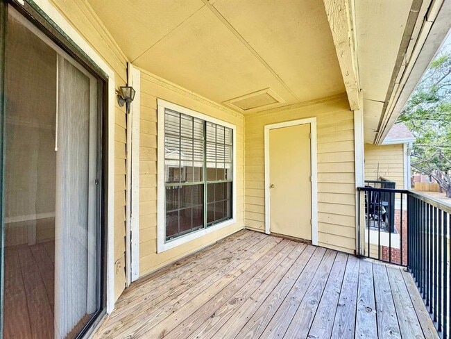 Building Photo - 8615 Mallard Reserve Dr
