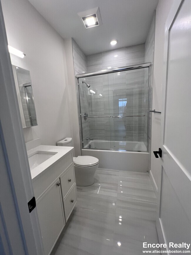 Building Photo - 157 Everett St