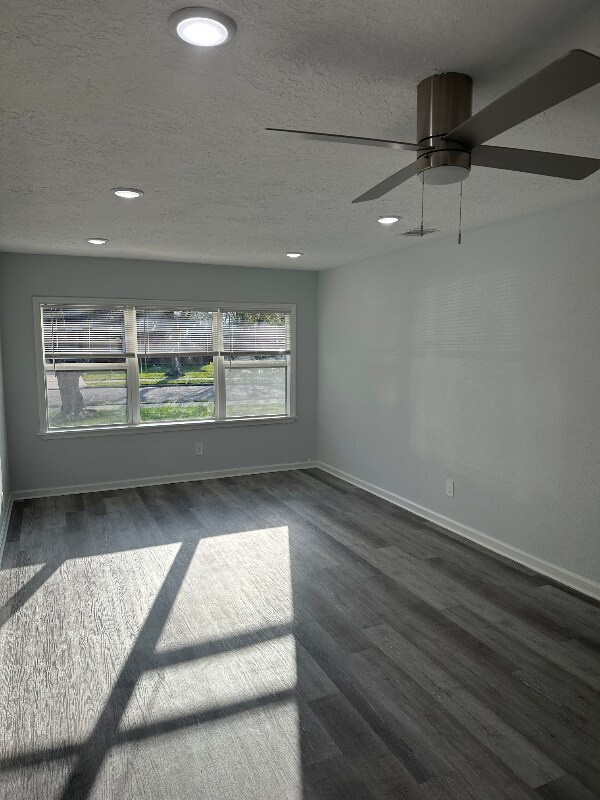 Building Photo - 215 Birch St