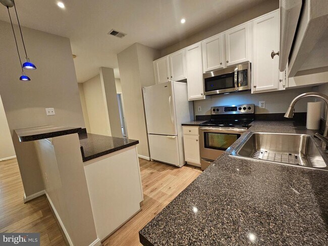 Building Photo - 6491 Cheyenne Dr