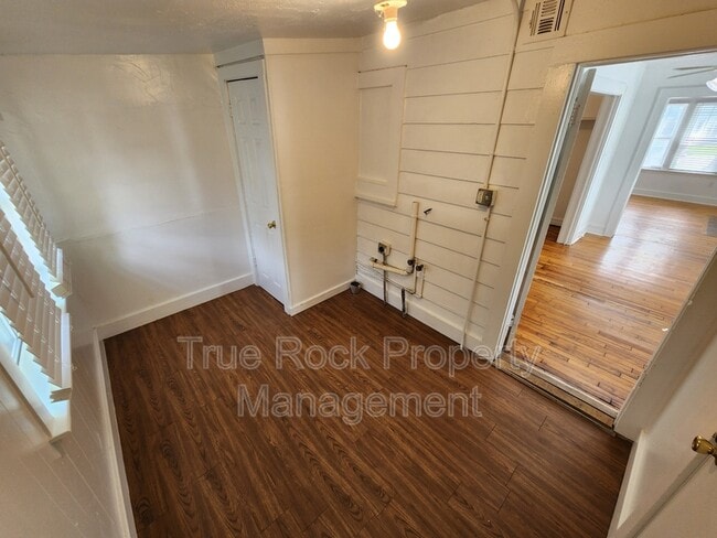Building Photo - 1112 E Corona St