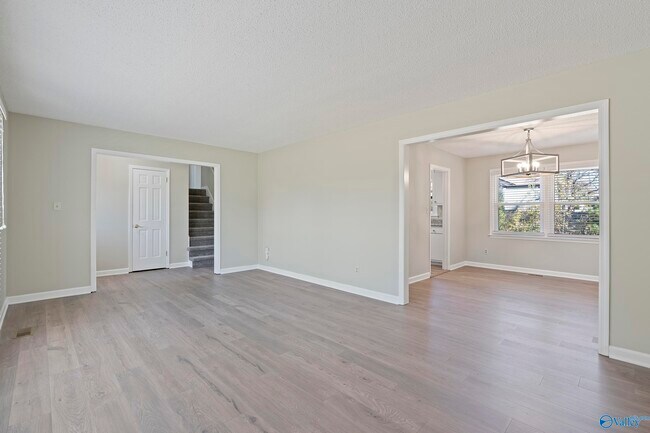 Building Photo - 1927 Edenton Dr SW