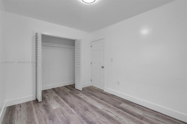 Building Photo - 265 NE 55th Terrace