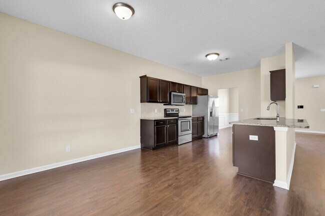 Building Photo - AVAILABLE MAY 2025 [NO PETS PREFERRED: x1 ...