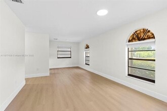 Building Photo - 3 bedroom in Hoolywood FL 33021