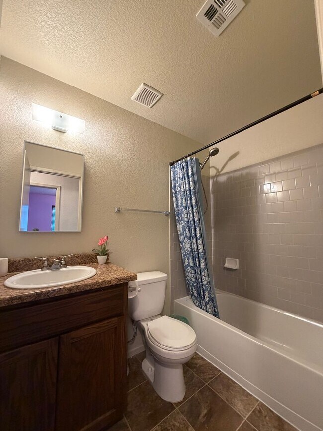 Building Photo - POOL & SOLAR HOME!