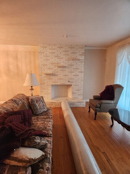 Building Photo - 518 E Walton Ave