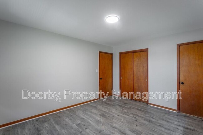 Building Photo - 186 Greens Lake Cir