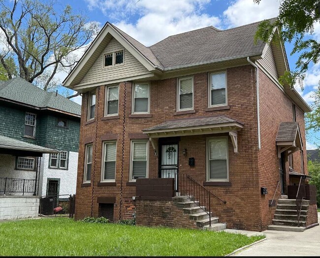 Building Photo - 70 Holbrook