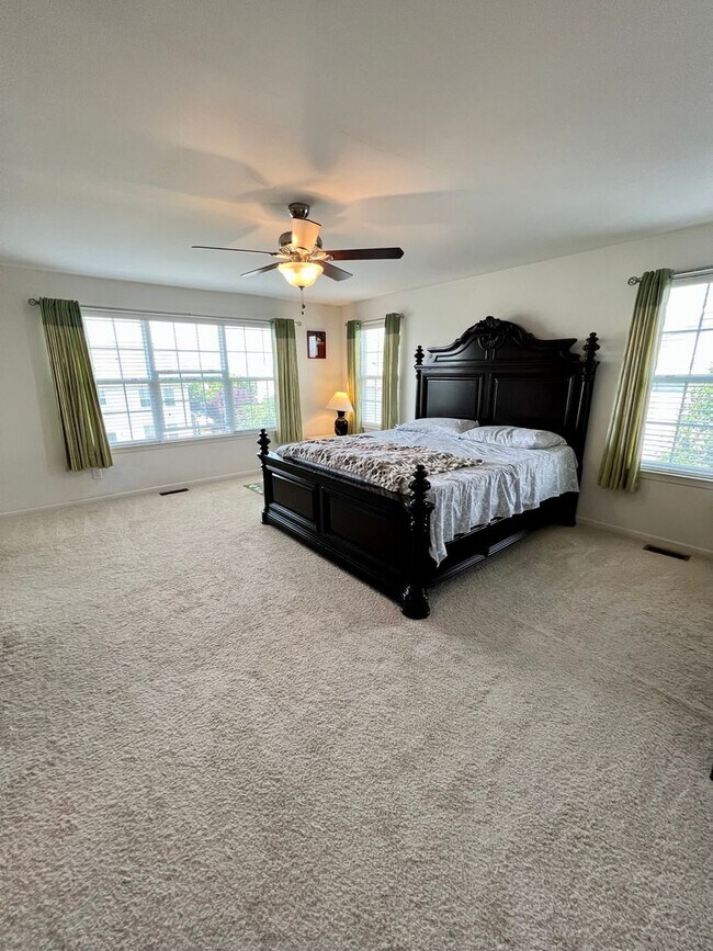 Building Photo - Beautiful 3-Bedroom End Townhouse in Royersford! Available mid-June!