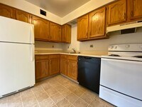 Building Photo - Wonderful 2BR in Bellevue!  Central A/C, Equipped Kitchen & More! Great Location!! Call Today!