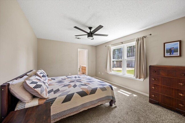 Building Photo - 8665 El Paseo St