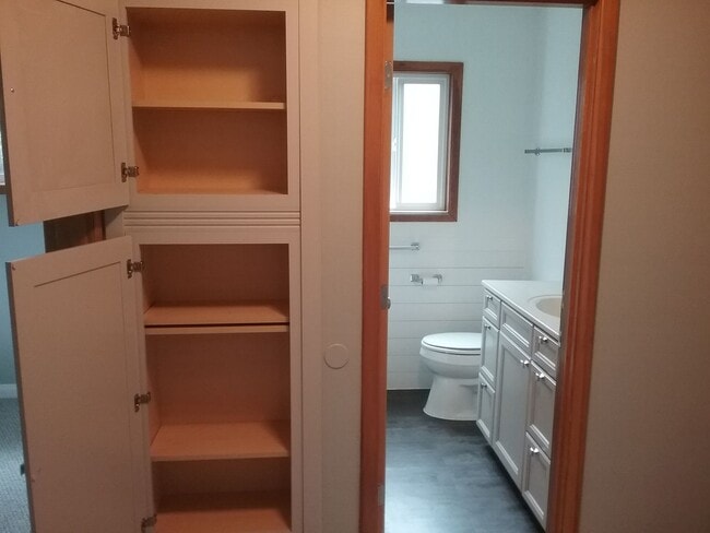 Building Photo - Updated Three Bedroom Home in Keizer