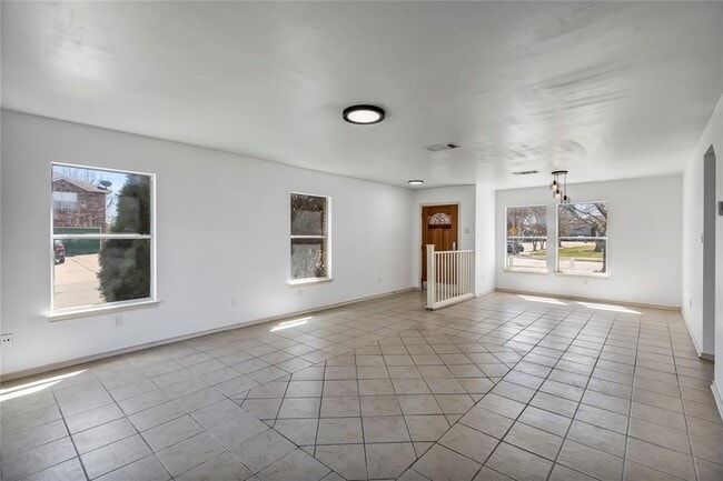 Building Photo - 2400 Byfield Dr