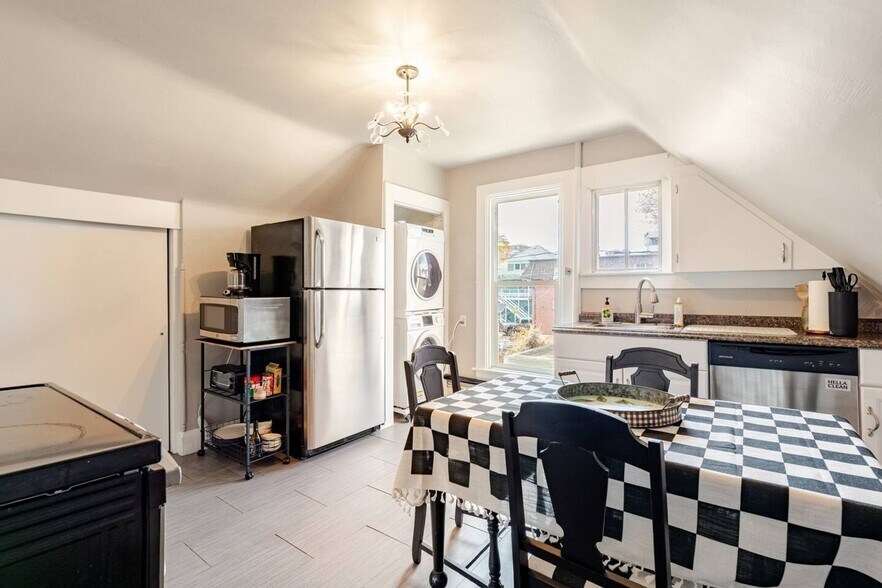 Building Photo - 1155 Josephine St