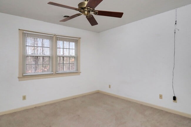 Building Photo - 227 Aspen Blvd