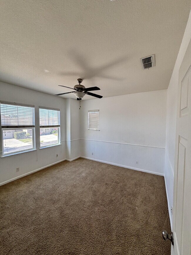 Building Photo - 1247 Jewel Flower Dr