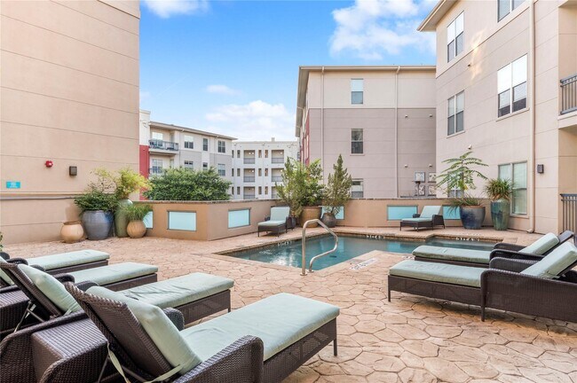 Building Photo - 2950 McKinney Ave