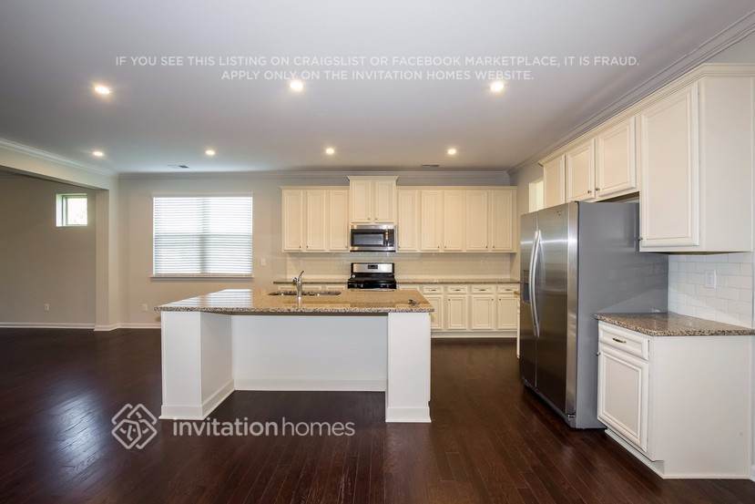 Building Photo - 11326 Cedarvale Farm Pkwy